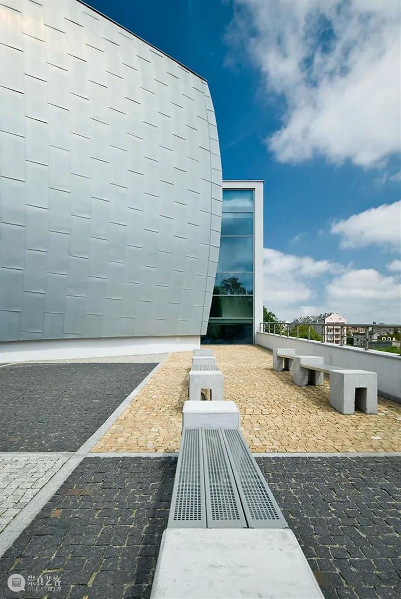 德国锌板·莱茵辛克，与自然景观场景契合｜ArchDaily 材料 锌板 德国 材料 莱茵 辛克 自然景观 场景 建筑 表皮 人们 崇真艺客