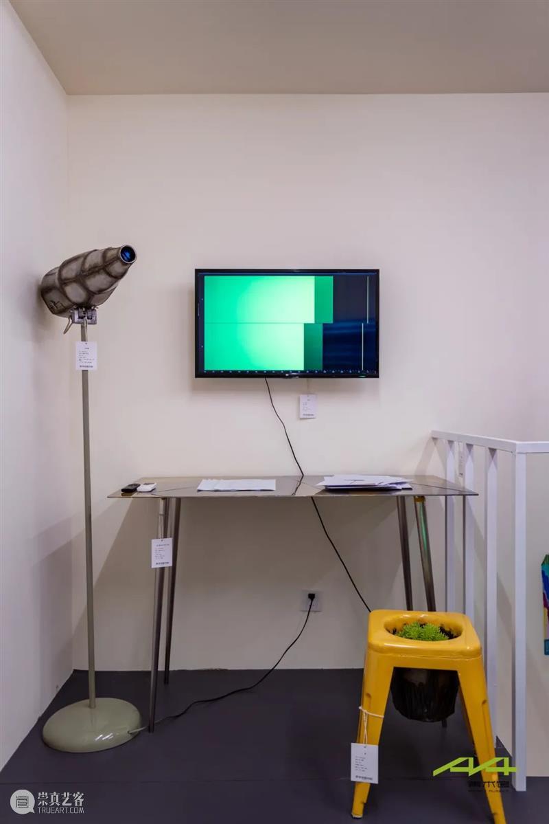 最近过得咋样？ | 策展人李杰谈何利平新展  麓湖·A4美术馆 何利平 策展人 李杰 街坊 之间 异乡人 故人 社交 平台 陌生人 崇真艺客