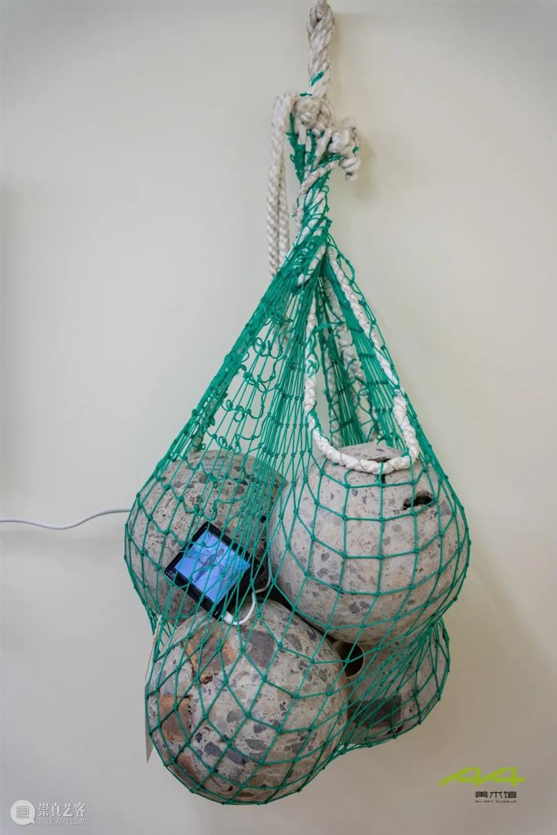 最近过得咋样？ | 策展人李杰谈何利平新展  麓湖·A4美术馆 何利平 策展人 李杰 街坊 之间 异乡人 故人 社交 平台 陌生人 崇真艺客