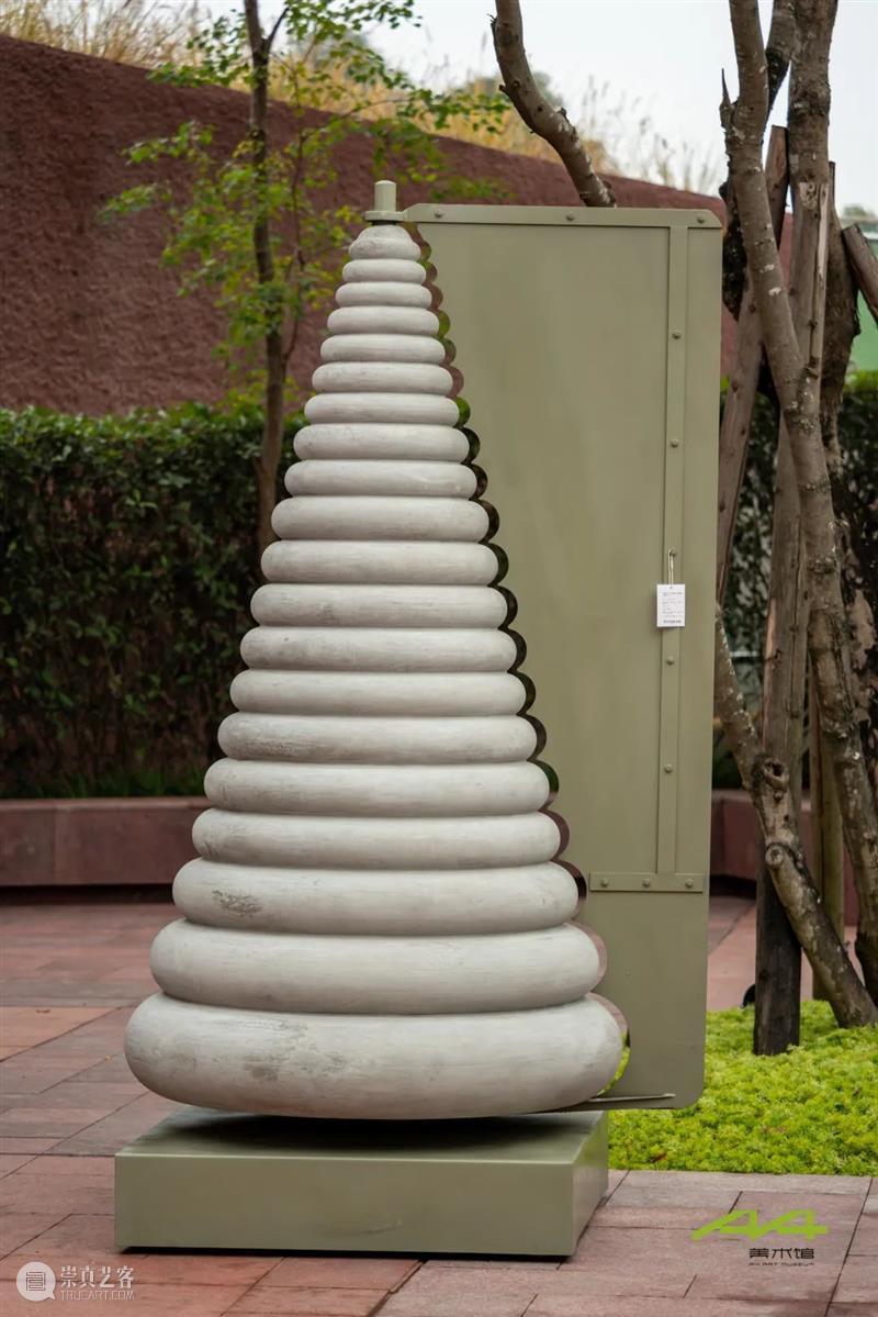 最近过得咋样？ | 策展人李杰谈何利平新展  麓湖·A4美术馆 何利平 策展人 李杰 街坊 之间 异乡人 故人 社交 平台 陌生人 崇真艺客