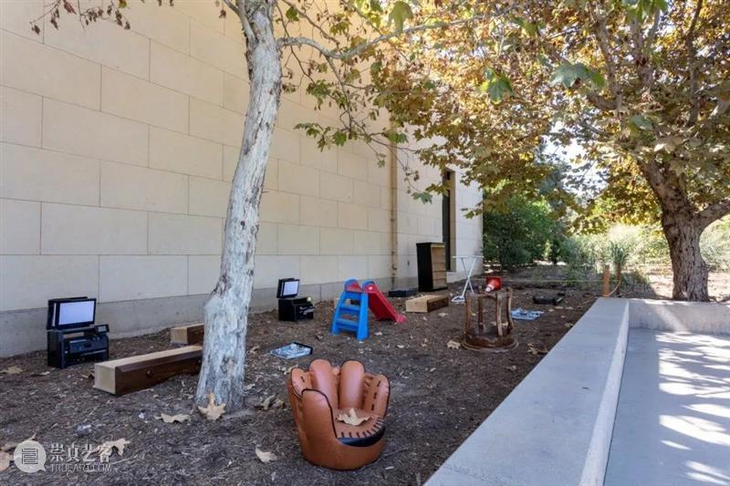 同行/于身体其上，于身体其外  | Ser Serpas 视频资讯 徐震XuZhen Serpas 身体 同行 美国加利福尼亚州 洛杉矶 日内瓦 生活 工作 雕塑 素描 崇真艺客