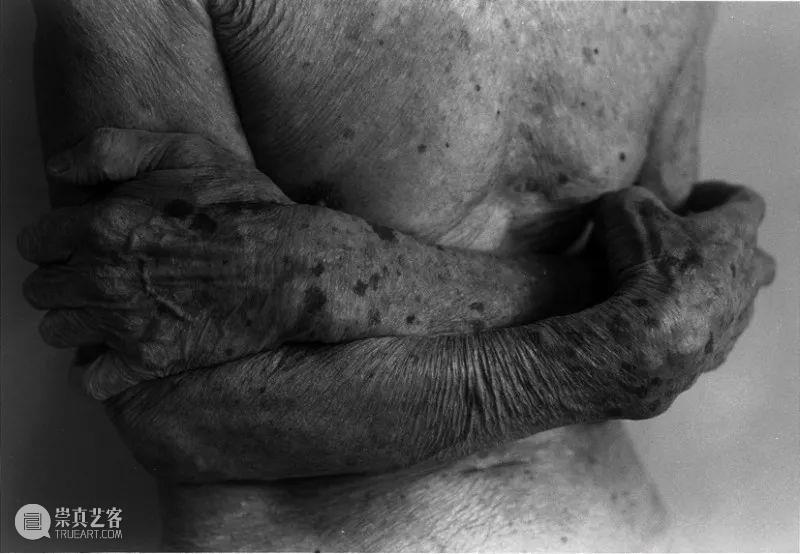 对时间探索的演变，对摄影的矛盾心理，石内都如何在一个由男性主导的领域中生存？ 石内都 时间 矛盾 心理 男性 领域 阳子 日本 摄影师 Miyako 崇真艺客