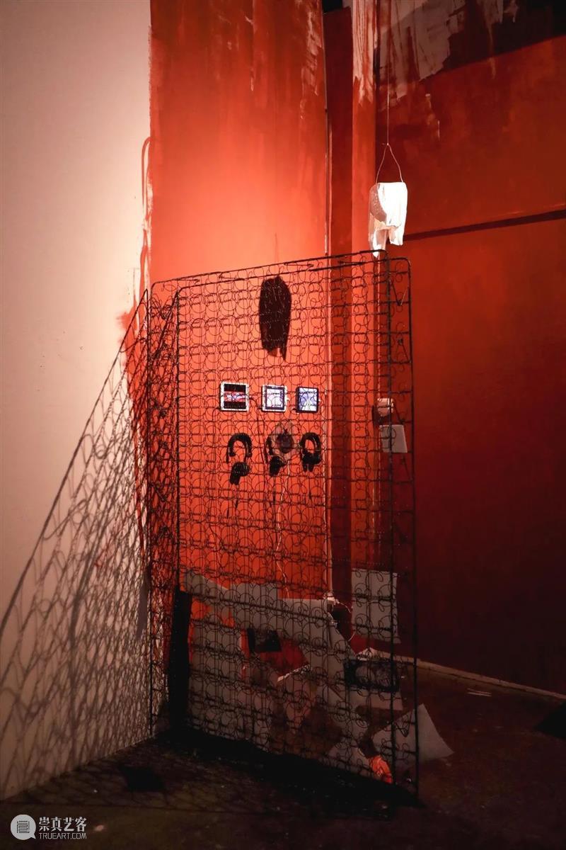 孟倬司琪|妈妈,明天你会忘记这件作品吗?Mom, will you forget this work tomorrow? 妈妈 孟倬司琪 作品 Mom 眼泪 女性 Meng 现场 Exhibition site 崇真艺客