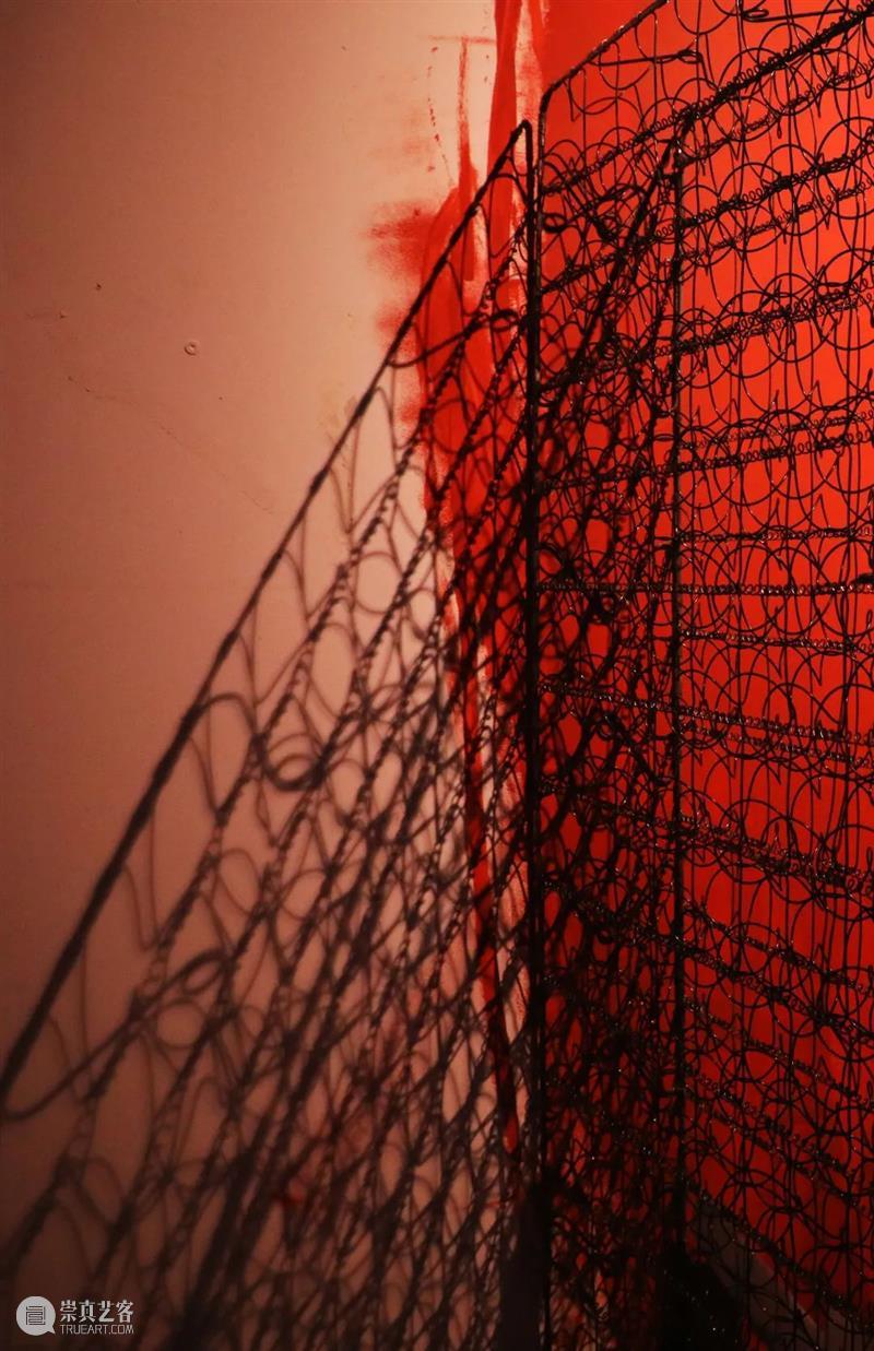 孟倬司琪|妈妈,明天你会忘记这件作品吗?Mom, will you forget this work tomorrow? 妈妈 孟倬司琪 作品 Mom 眼泪 女性 Meng 现场 Exhibition site 崇真艺客