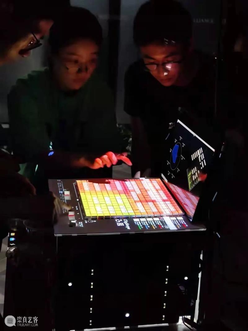 2021环同济设计周丨Design with X-智能可持续社区设计支持系统展 系统展 社区 智能 X智能可持续社区 时间 Time 地点 Venue 杨浦 滨江 崇真艺客