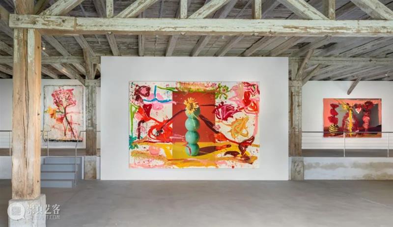 展览现场｜豪尔赫·加林多（Jorge Galindo）@ 霍尔艺术基金会｜AR艺术家 艺术家 霍尔艺术基金会 现场 豪尔赫·加林多 豪尔赫 加林多 佩德罗·阿莫多瓦 花瓶 菊花 布面 崇真艺客