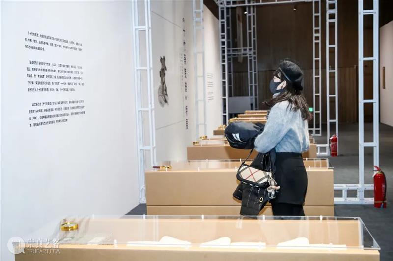 从“十竹斋笺谱”到“世界最美的书”，5个特展陪你跨年 特展 世界 十竹斋笺谱 嘉德国际 艺术 图书 藏书 文化 特展区 二维码 崇真艺客