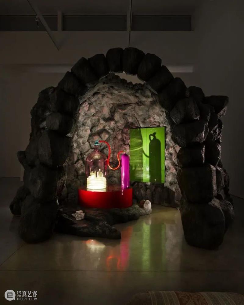 【IFA-艺术赏析】Mike Kelley | 在平庸中找寻灵感 艺术 Kelley 灵感 IFA 传统 一致性 矛盾性 美国 密歇根 艺术家 崇真艺客