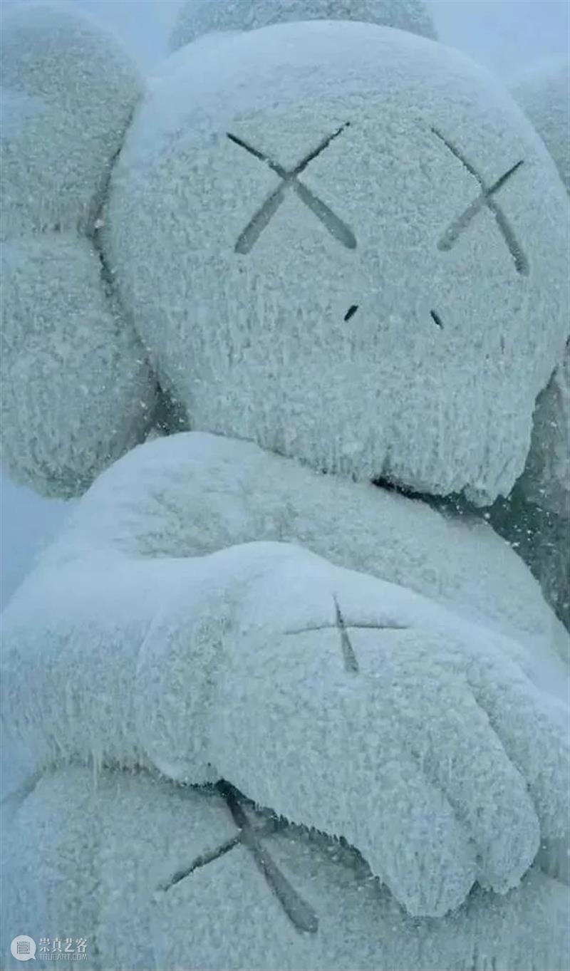 国家美术·关注 | 看涂鸦怪盗KAWS 如何玩转冰天雪地 KAWS 怪盗 涂鸦 国家 美术 冰天雪地 名称 长白山站 时间 地点 崇真艺客