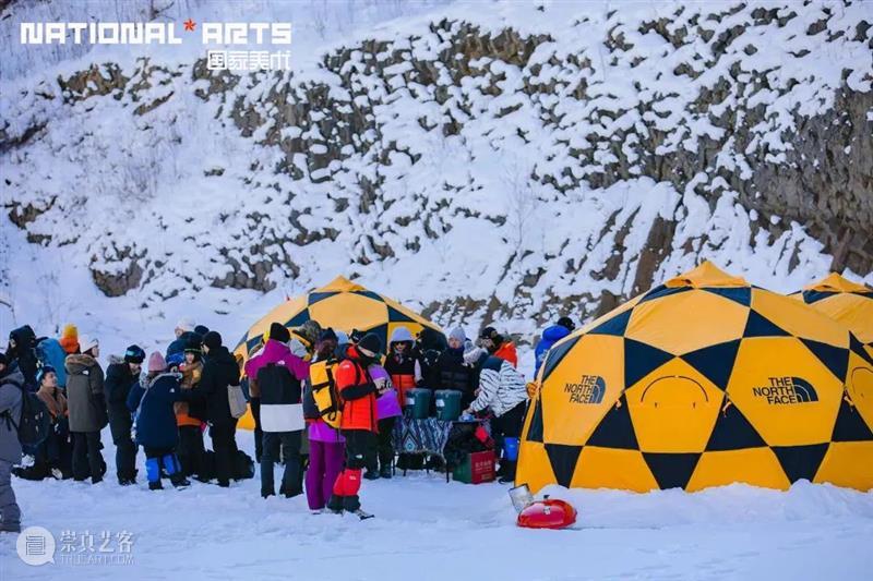 国家美术·关注 | 看涂鸦怪盗KAWS 如何玩转冰天雪地 KAWS 怪盗 涂鸦 国家 美术 冰天雪地 名称 长白山站 时间 地点 崇真艺客