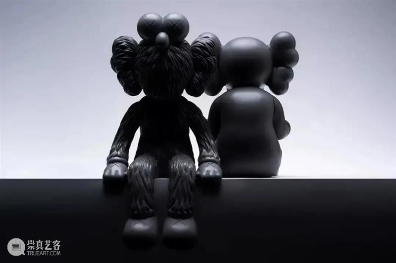 国家美术·关注 | 看涂鸦怪盗KAWS 如何玩转冰天雪地 KAWS 怪盗 涂鸦 国家 美术 冰天雪地 名称 长白山站 时间 地点 崇真艺客