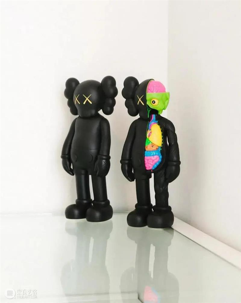 国家美术·关注 | 看涂鸦怪盗KAWS 如何玩转冰天雪地 KAWS 怪盗 涂鸦 国家 美术 冰天雪地 名称 长白山站 时间 地点 崇真艺客