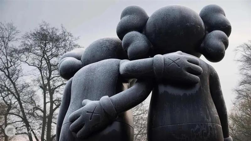 国家美术·关注 | 看涂鸦怪盗KAWS 如何玩转冰天雪地 KAWS 怪盗 涂鸦 国家 美术 冰天雪地 名称 长白山站 时间 地点 崇真艺客