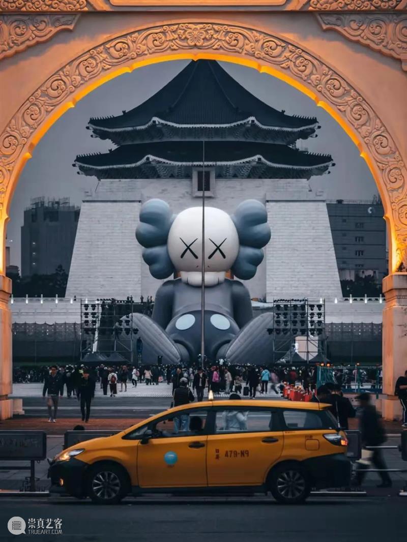 打卡KAWS HOLIDAY长白山站的神仙体验 长白山站 KAWS HOLIDAY 神仙 现场 冰天雪地 标志性 角色 COMPANION 造型 崇真艺客