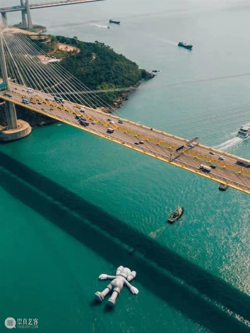 打卡KAWS HOLIDAY长白山站的神仙体验 长白山站 KAWS HOLIDAY 神仙 现场 冰天雪地 标志性 角色 COMPANION 造型 崇真艺客