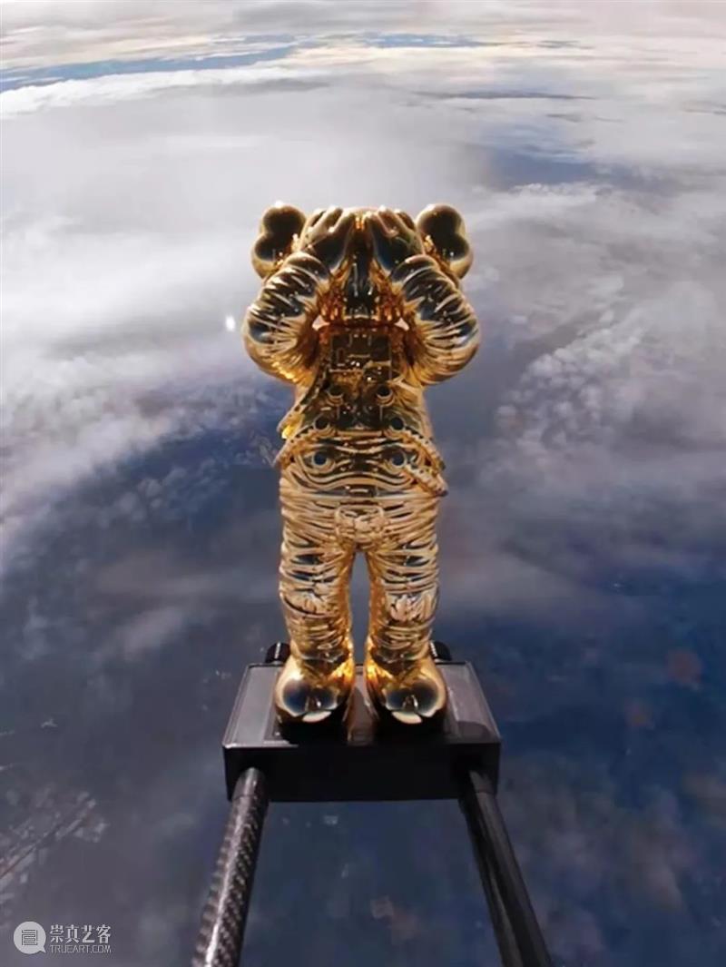 打卡KAWS HOLIDAY长白山站的神仙体验 长白山站 KAWS HOLIDAY 神仙 现场 冰天雪地 标志性 角色 COMPANION 造型 崇真艺客