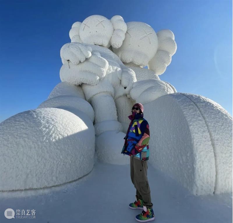 打卡KAWS HOLIDAY长白山站的神仙体验 长白山站 KAWS HOLIDAY 神仙 现场 冰天雪地 标志性 角色 COMPANION 造型 崇真艺客