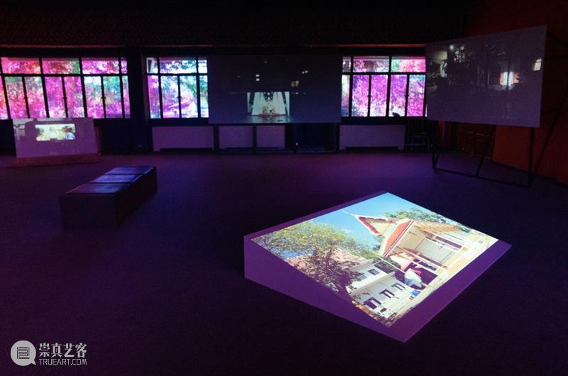 泰国双年展现场｜杨福东新作《我痛恨这如此漫长的夜》以非线性叙事模糊现实与梦境的边界 杨福东 泰国 双年展 现场 梦境 新作 现实 边界 装置 彩色 崇真艺客