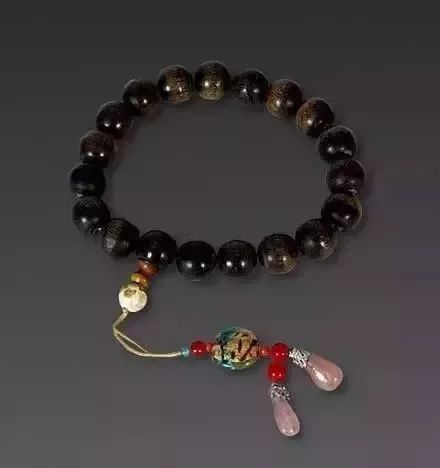 古人玩的珠串，件件价值不菲！ 古人 珠串 价值 上方 青铜器 账号 人与人 缘份 缘分 韵味 崇真艺客