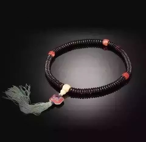 古人玩的珠串，件件价值不菲！ 古人 珠串 价值 上方 青铜器 账号 人与人 缘份 缘分 韵味 崇真艺客