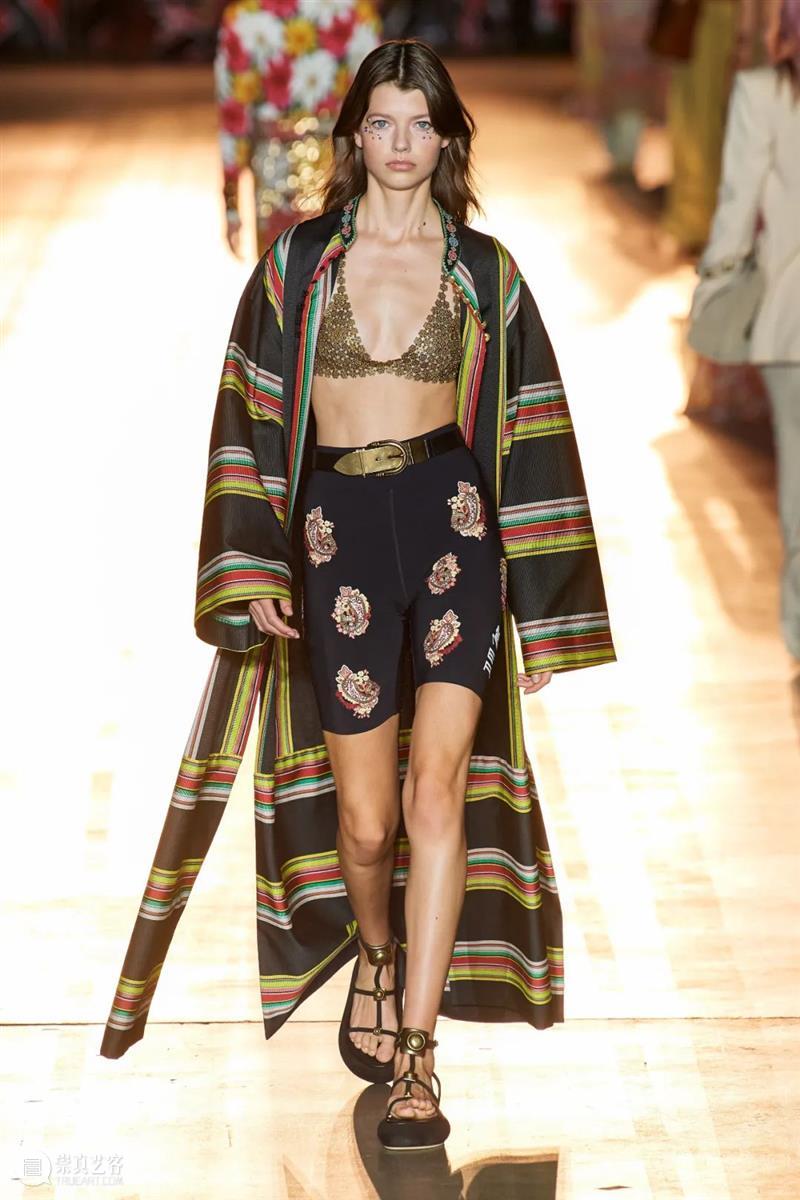 【IFA-时尚资讯】Etro | 打破定式，变化视角 Etro 定式 视角 IFA 资讯 起点 维罗妮卡 先生 女儿 圣马丁艺术学院 崇真艺客