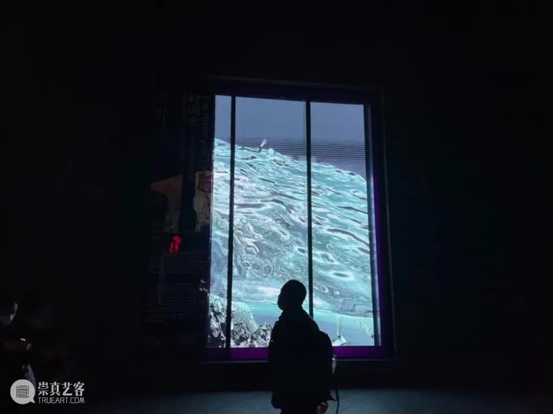 APSMUSEUM x L+MALL联合主办视频作品 | 周啸虎《时间史》 视频 作品 时间史 周啸虎 APSMUSEUM荣幸 上海陆家嘴中心 MALL 艺术家 浦东南路商城路 交界处 崇真艺客