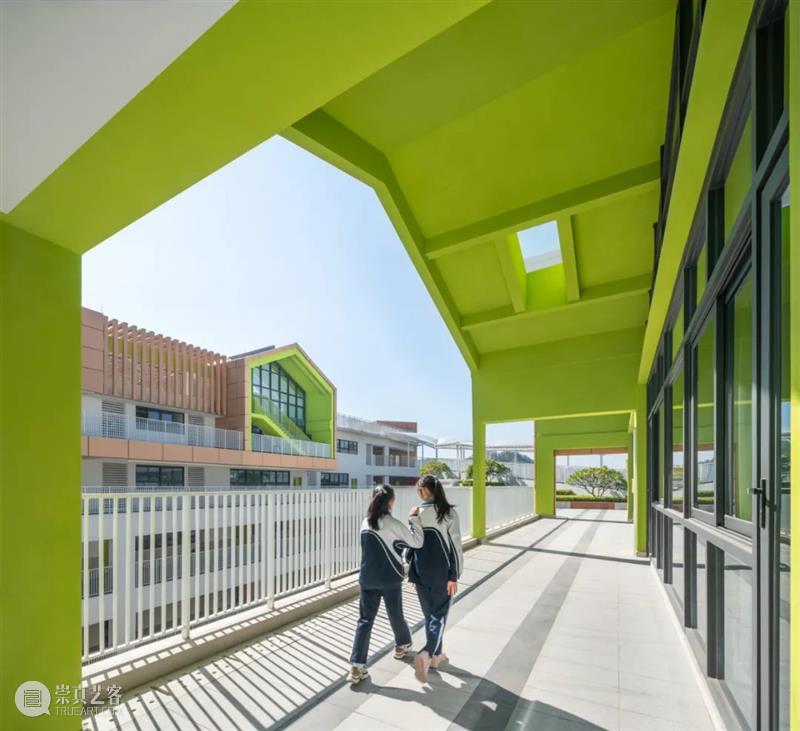 叠顶游园，深圳市坪山区东部湾区实验学校 / 申都设计 游园 深圳市坪山区东部湾区实验学校 屋顶 白羽 深圳 需求 土地 之间 矛盾 校园 崇真艺客
