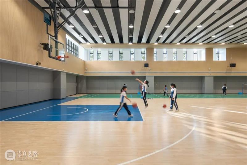 叠顶游园，深圳市坪山区东部湾区实验学校 / 申都设计 游园 深圳市坪山区东部湾区实验学校 屋顶 白羽 深圳 需求 土地 之间 矛盾 校园 崇真艺客