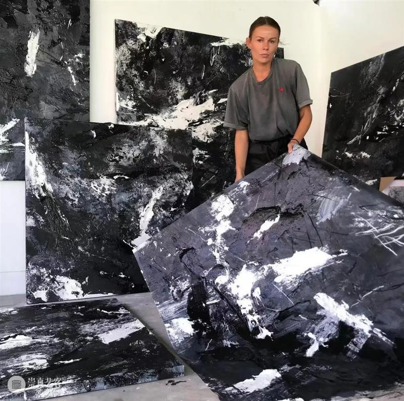 同时在几个画布上画画是什么体验? 画布 ARTISTEwa Matyja 体内 创造力 作品 BYEwan 艺术家 简介 Ewa 崇真艺客