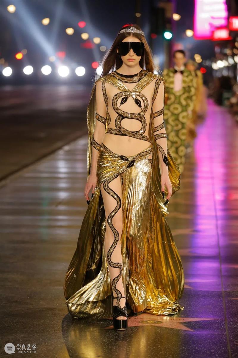 服饰丨希腊神庙般的好莱坞汇聚,Gucci百年纪念秀重温经典时刻经典 纪念秀 Gucci 好莱坞 经典 希腊神庙 服饰 时刻 上方 中国舞台美术学会 右上 崇真艺客