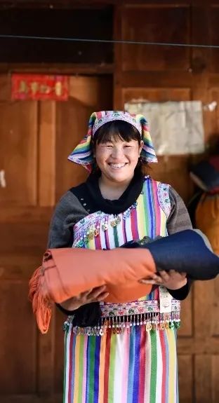 脚踏实地，从容舒展，我们始终关注与支持着她们  BCAF 崇真艺客