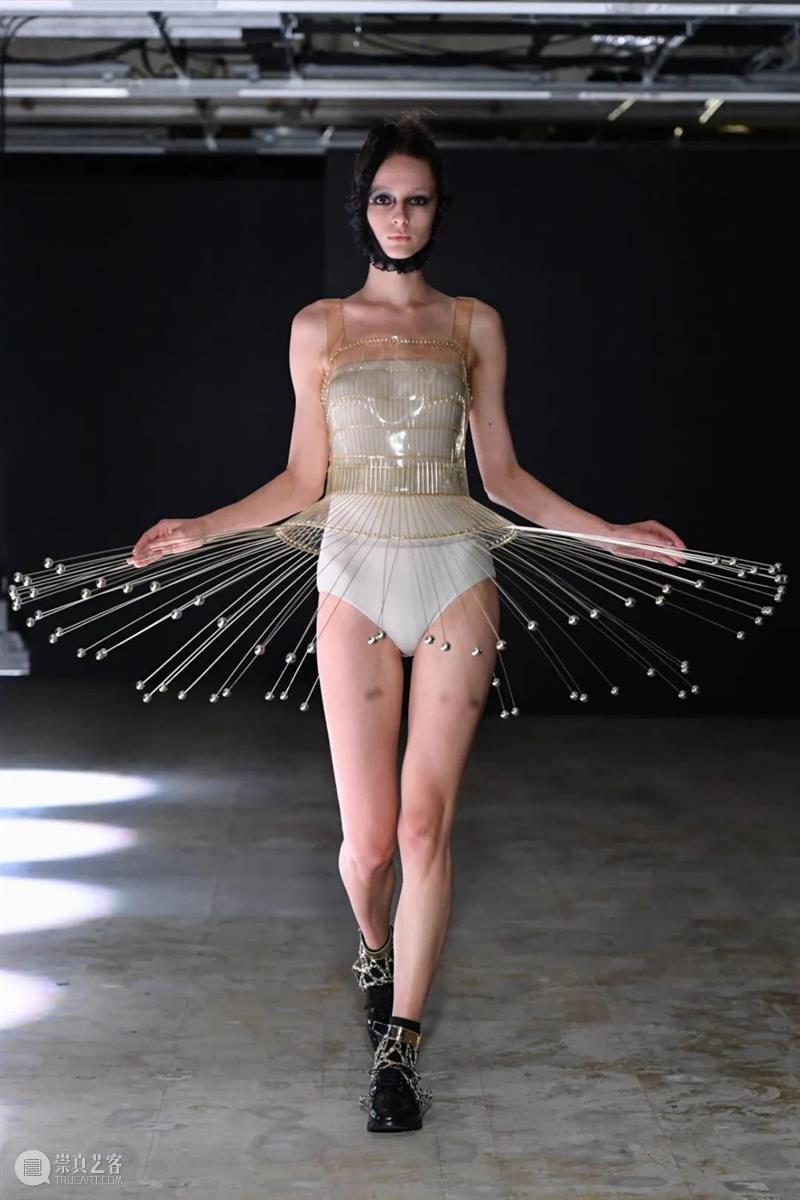 【IFA-时尚资讯】 Noir Kei Ninomiya | 拉近幻想与现实的黑色 黑色 Kei IFA 资讯 幻想 现实 颜色 程序 技术 材料 崇真艺客