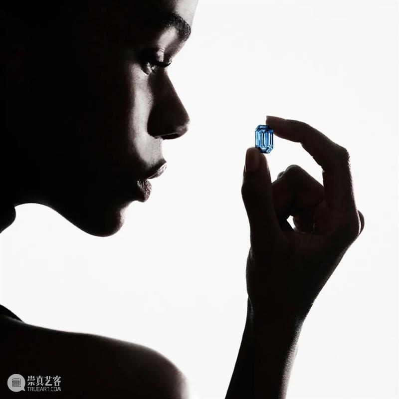 【苏富比2022年春拍】揭开天然彩钻的华丽面纱 视频资讯 苏富比 苏富比 彩钻 面纱 玛莉莲 梦露 钻石是女孩最好的朋友 钻石 世界上 宝石 大自然 崇真艺客