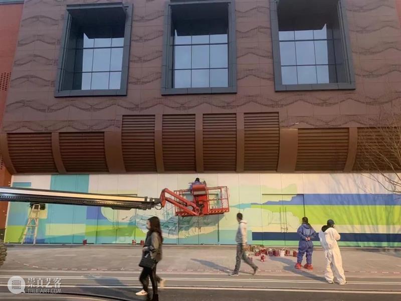 对话 | 庞凡：街头创作存在一种野生的生命力  纯灰 Puregray 街头 生命力 庞凡 FANSACK 奇遇 艺术家 简介 工作 成都 艺术 崇真艺客