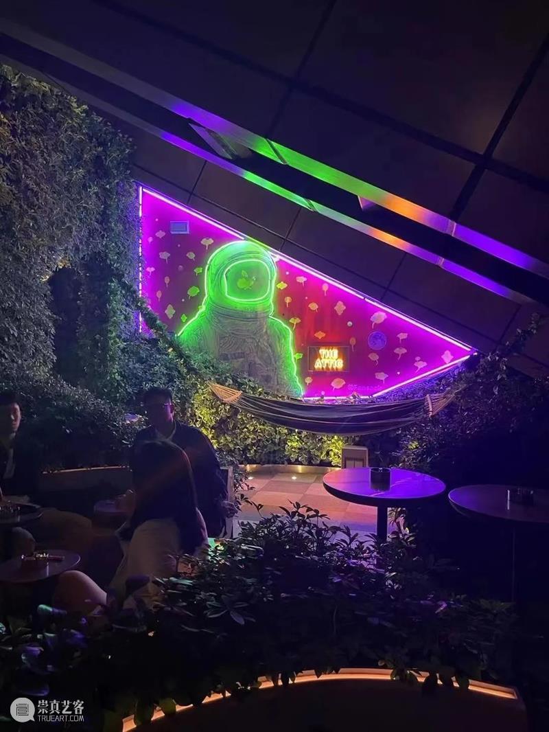 对话 | 庞凡：街头创作存在一种野生的生命力  纯灰 Puregray 街头 生命力 庞凡 FANSACK 奇遇 艺术家 简介 工作 成都 艺术 崇真艺客