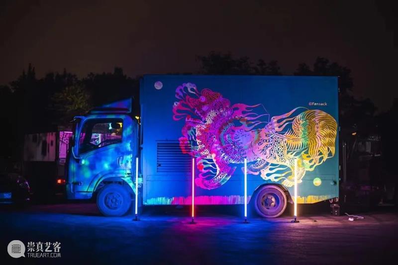 对话 | 庞凡：街头创作存在一种野生的生命力  纯灰 Puregray 街头 生命力 庞凡 FANSACK 奇遇 艺术家 简介 工作 成都 艺术 崇真艺客