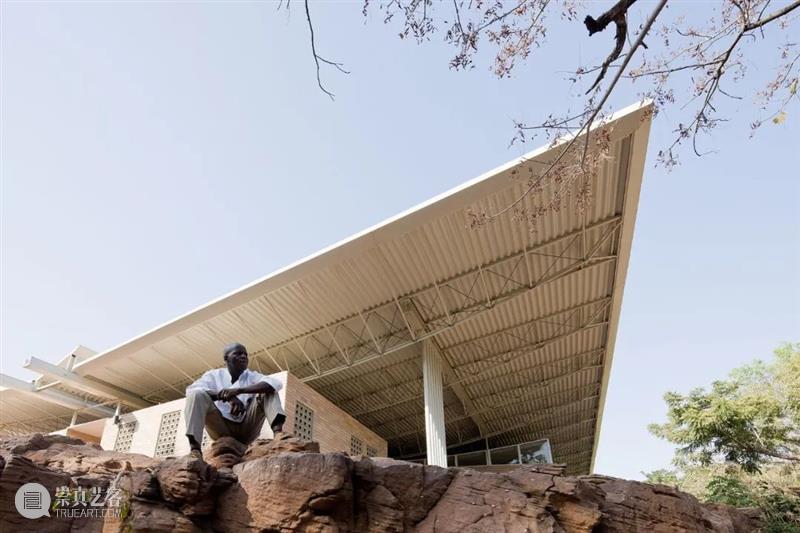 2022年普利兹克奖得主：Diébédo Francis Kéré 视频资讯 ADCNews 普利兹克奖 bédo Francis Kéré 得主 建筑界 荣誉 建筑师 教育家 社会活动家 崇真艺客