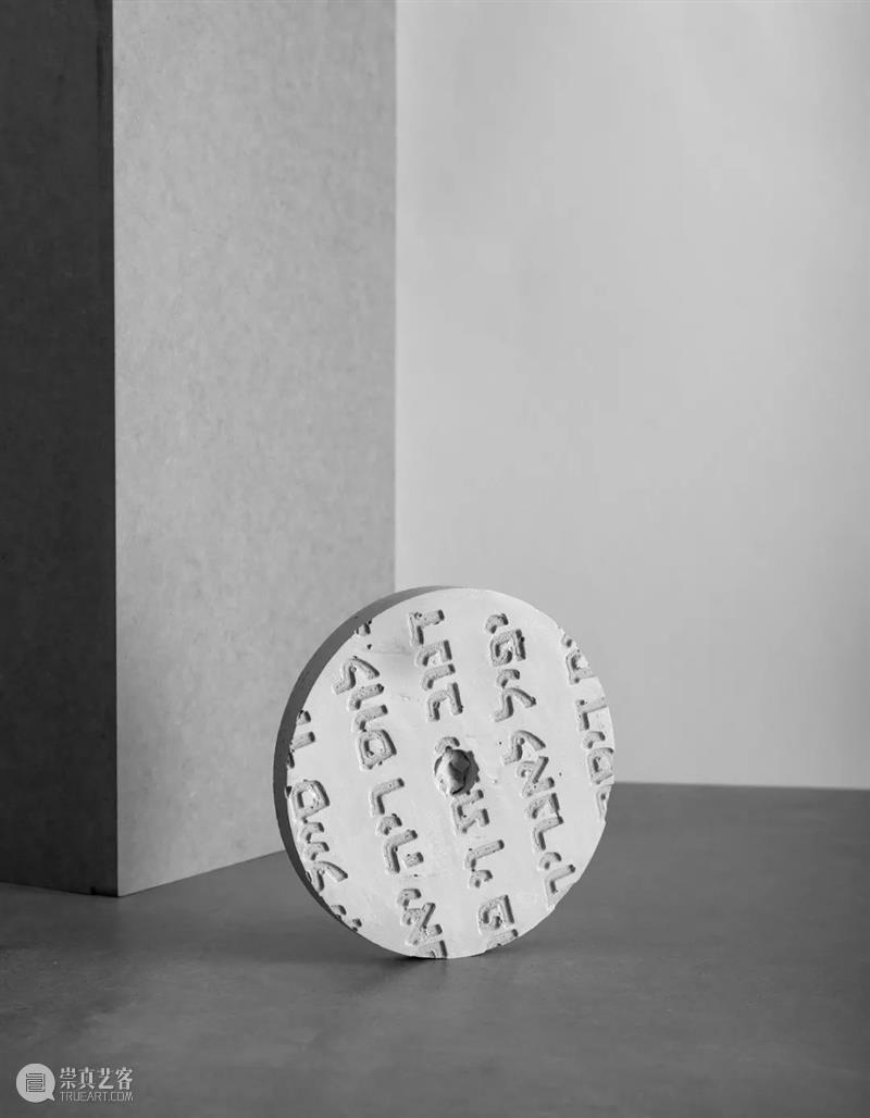 Gallery|Marianne Bjørnmyr 的作品让我们构建属于自己的叙事和对故事的想象 rnmyr 作品 故事 Gallery Epitaph 挪威 艺术家 中心 主题 文献 崇真艺客