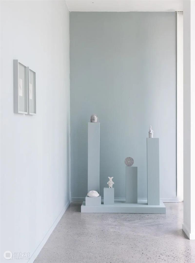 Gallery|Marianne Bjørnmyr 的作品让我们构建属于自己的叙事和对故事的想象 rnmyr 作品 故事 Gallery Epitaph 挪威 艺术家 中心 主题 文献 崇真艺客