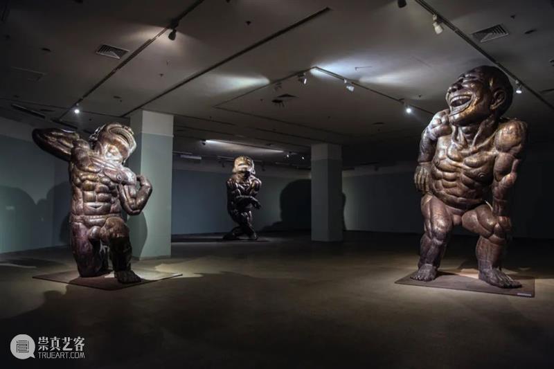 岳敏君全新个展“拈花一笑”香港唐人3月24日开幕 岳敏君 香港 个展 唐人 Minjun 策展人 陆向怡 Curator 当代唐人艺术中心 空间 崇真艺客