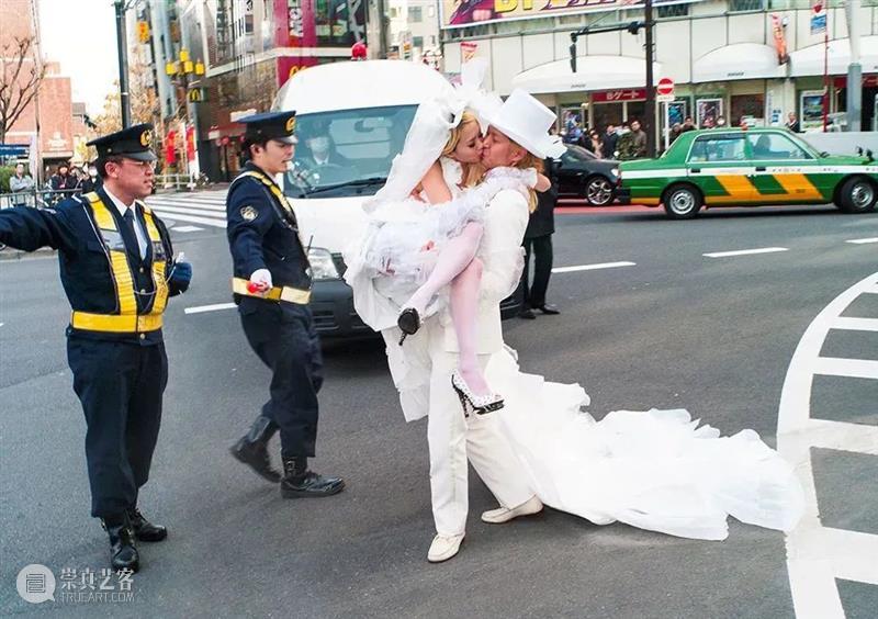 关于Chim ↑ Pom，你需要知道的还有很多 | 国家美术·关注 Chim Pom 国家 美术 名称 Pom展 SPRING 时间 地点 东京 崇真艺客