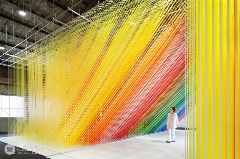 艺术家 Emmanuelle Moureaux 的6000条相交胶带 艺术家 Emmanuelle 胶带 中国 艺术 CPA 门户 北京中城雕艺术设计院 中国建筑文化中心公共艺术部联合主办 全球 崇真艺客