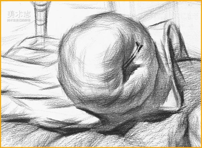 据说这个静物让所有美术生都头疼，不信你来画试试 ！ 静物 美术生 素描静物苹果 常客 同学 苹果 小志 团队 基础 同学们 崇真艺客