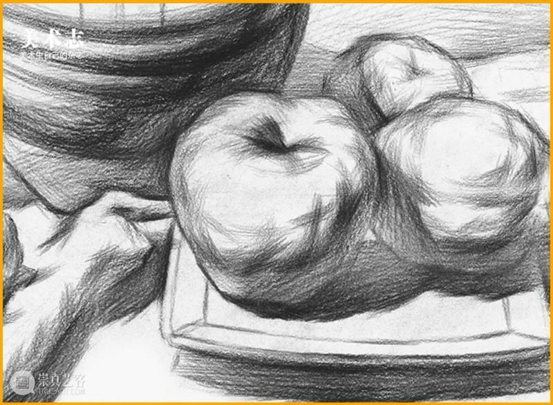 据说这个静物让所有美术生都头疼，不信你来画试试 ！ 静物 美术生 素描静物苹果 常客 同学 苹果 小志 团队 基础 同学们 崇真艺客