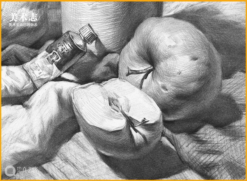 据说这个静物让所有美术生都头疼，不信你来画试试 ！ 静物 美术生 素描静物苹果 常客 同学 苹果 小志 团队 基础 同学们 崇真艺客
