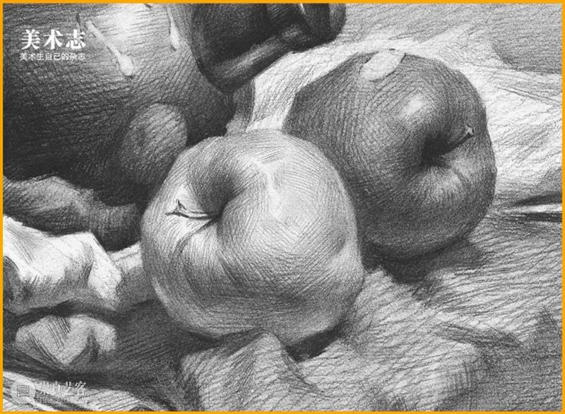 据说这个静物让所有美术生都头疼，不信你来画试试 ！ 静物 美术生 素描静物苹果 常客 同学 苹果 小志 团队 基础 同学们 崇真艺客