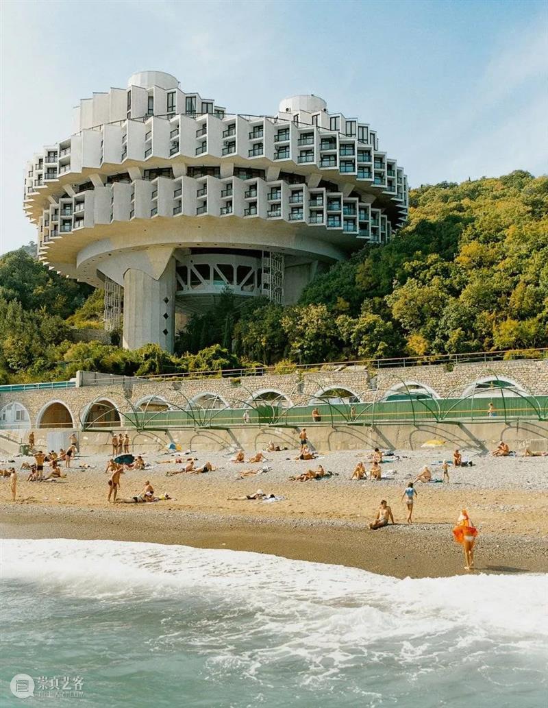 弗雷德里克·肖宾:理想的宇宙建筑 | SCôP 瞬间 弗雷德里克 肖宾 建筑 宇宙 瞬间 CCCPFrédéric Chaubin Frédéric 法国 作家 崇真艺客