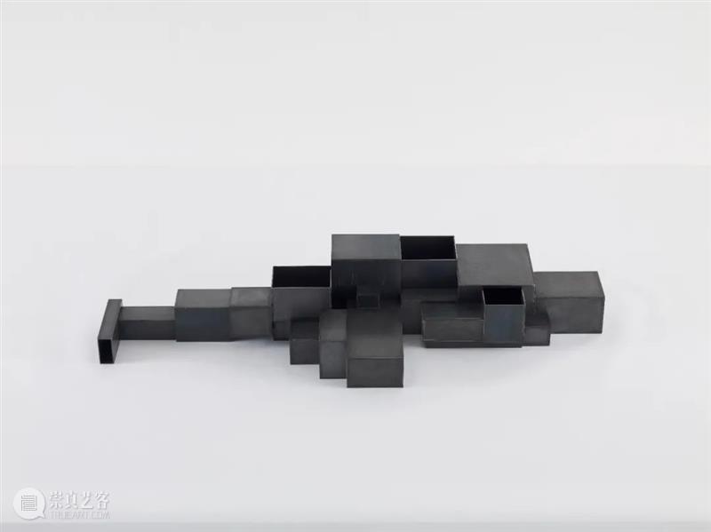 威尼斯双年展 | 卢齐欧·封塔纳 / 安东尼 · 葛姆雷，感受光与空间的无限 威尼斯双年展 卢齐欧 封塔纳 安东尼 葛姆雷 空间 FONTANA 策展人 卢卡 马西莫 崇真艺客