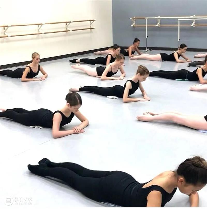 零基础也能上的地板芭蕾课来啦！法国舞者老师带你6周速成优美体态 崇真艺客