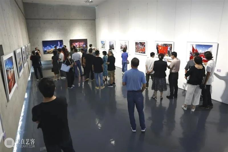 “双城同像——庆祝香港回归祖国25周年摄影展”在罗湖美术馆展出 崇真艺客